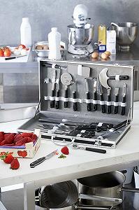 Набір кухонних інструментів Pradel Excellence P0000268/31123, 23 предмети (8 ножів + 15 кухонних інструментів), нержавіюча сталь, чорний, у кейсі 50 x 28 x 7 см synthetic.ua - Фото 1
