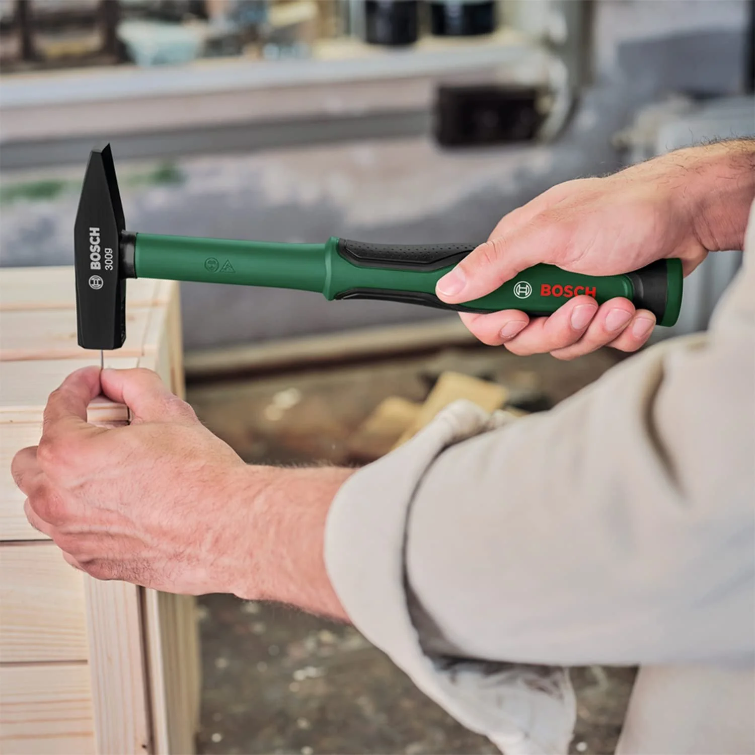 Молоток слесарный Bosch 300 г мягкая рукоятка, фото №2 Молоток слесарный Bosch 300 г мягкая рукоятка, фото №2