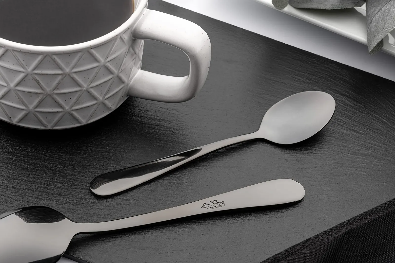 Набір столових приборів Grunwerg Windsor 16 предметів, чорний, нержавіюча сталь 18/10 з PVD покриттям, 4 x обідні ножі, столові виделки, десертні ложки, чайні ложки, фото №4