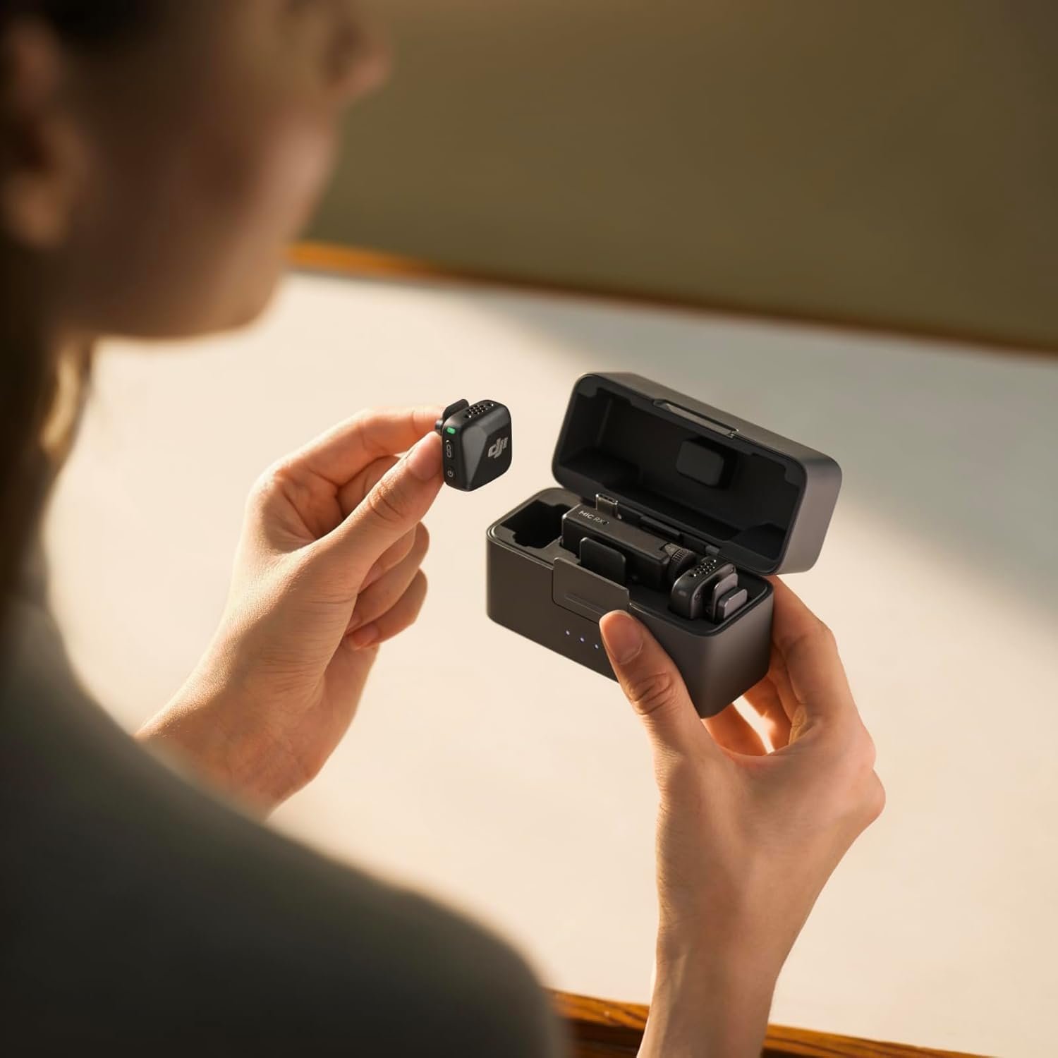 Мікрофонна радіосистема DJI Mic Mini (2 TX + 1 RX + Charging Case) Infinity Black, фото №6