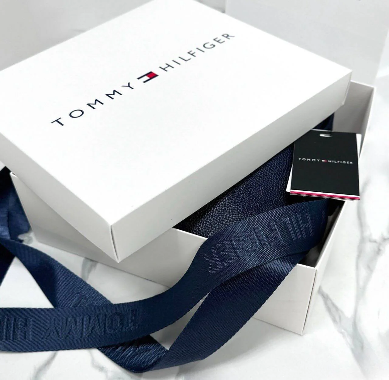 Чоловіча сумка через плече синя Tommy Hilfiger, фото №5 Чоловіча сумка через плече синя Tommy Hilfiger, фото №5