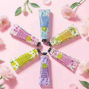 Крем для рук Набір мініподарунків, 36 шт. Зволожуючий крем для рук, 1080 мл ціна на synthetic.ua - Фото 1 Крем для рук Набір мініподарунків, 36 шт. Зволожуючий крем для рук, 1080 мл synthetic.ua - Фото 1