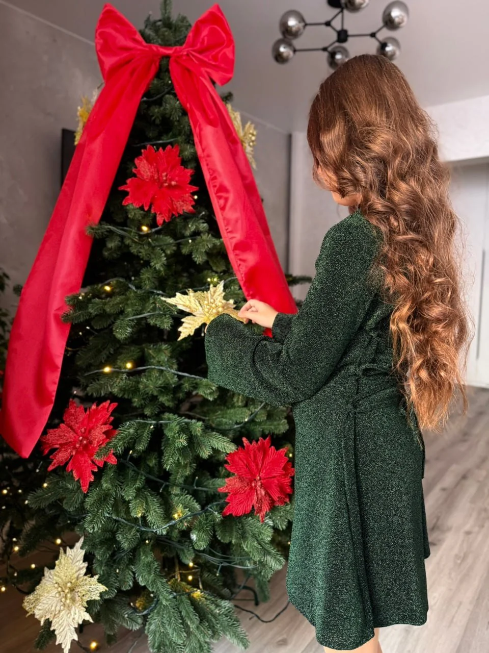 Шикарное новогоднее платье "Феерия" от 140 до 164 см - изумруд, золото, бордо и черный., фото №3 Шикарное новогоднее платье "Феерия" от 140 до 164 см - изумруд, золото, бордо и черный., фото №3