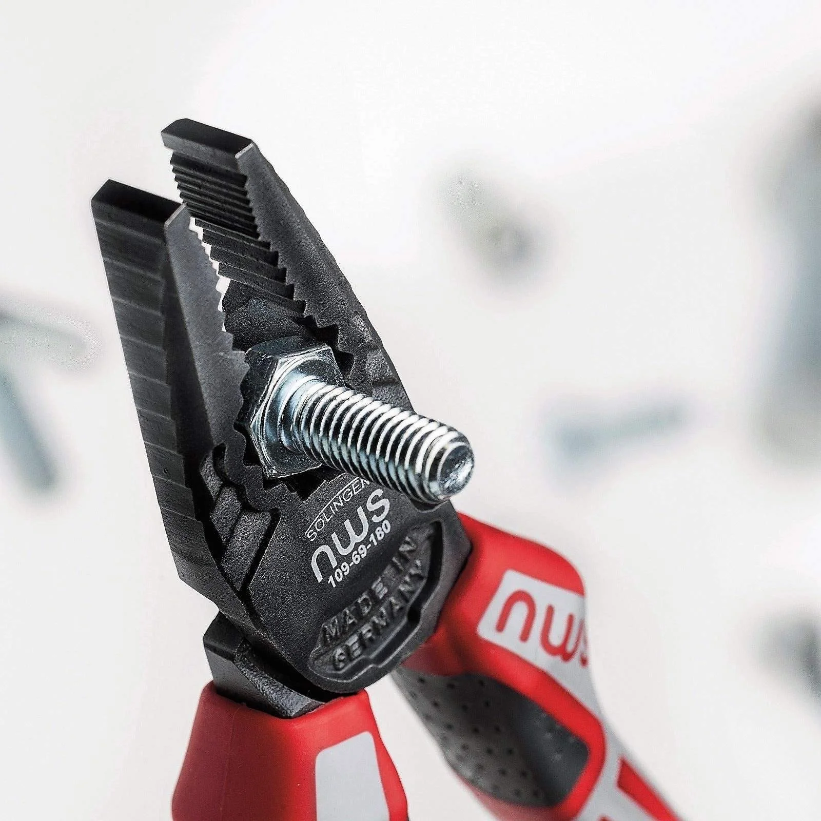 Плоскогубцы NWS Kraft 180мм с кольцевым профилем, фото №3 Плоскогубцы NWS Kraft 180мм с кольцевым профилем, фото №3