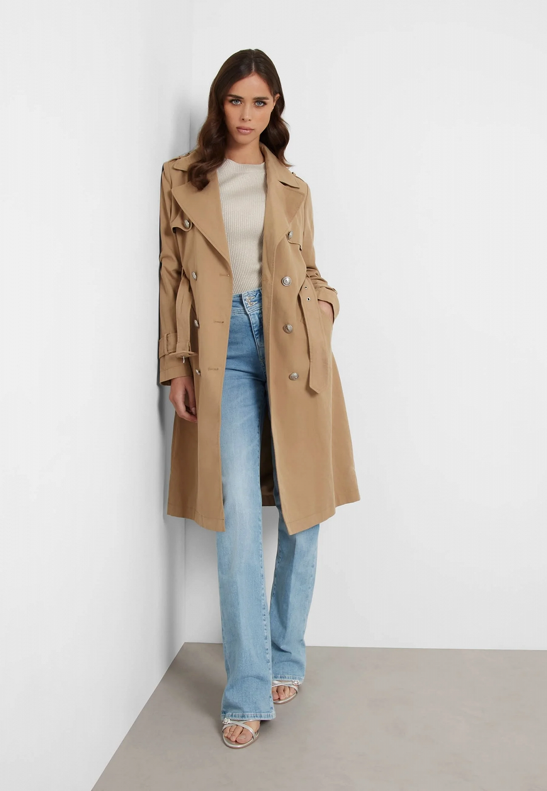 Жіноча куртка Guess Jade класичний тренч бежевий S, фото №3 Жіноча куртка Guess Jade класичний тренч бежевий S, фото №3