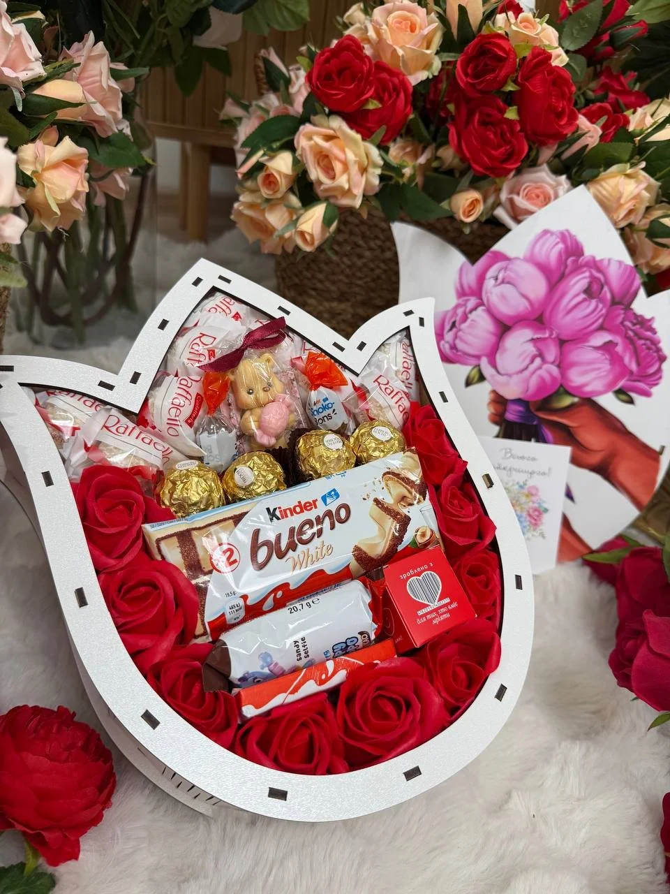 Подарочный бокс сладостей с мыльными розами в коробочке, фото №1