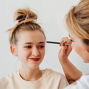 Олівець Solustre 2 шт. з щіткою для брів стійкий глибоко пігментований з кришкою у вигляді леопарда ціна на synthetic.ua - Фото 1 Олівець Solustre 2 шт. з щіткою для брів стійкий глибоко пігментований з кришкою у вигляді леопарда synthetic.ua - Фото 1