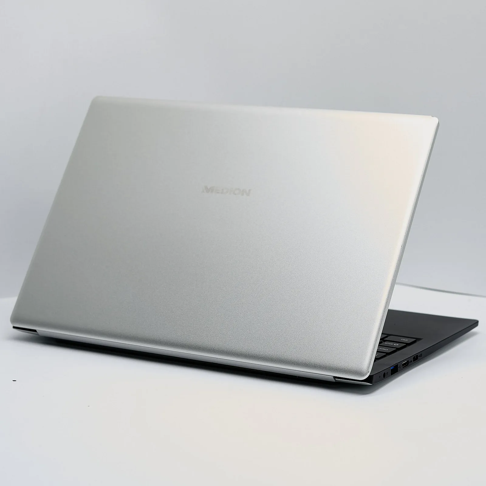 Ультрабук 14" Medion (Lenovo Group) Akoya E4251 Intel RAM 4ГБ SSD 512 ГБ Intel Graphics Метал IPS FullHD Win10 (4828), фото №5 Ультрабук 14" Medion (Lenovo Group) Akoya E4251 Intel RAM 4ГБ SSD 512 ГБ Intel Graphics Метал IPS FullHD Win10 (4828), фото №5
