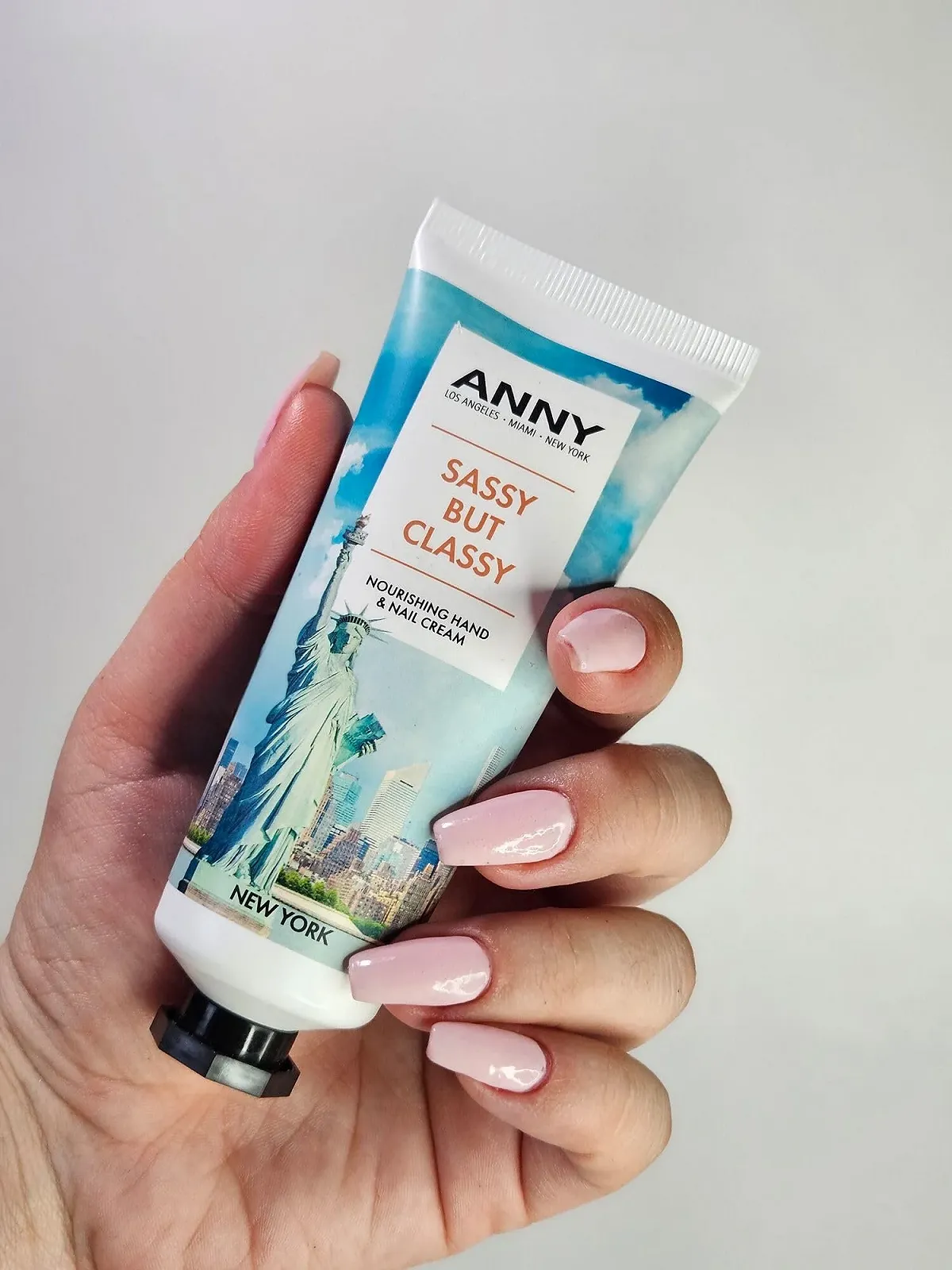 Крем для рук та нігтів ANNY Живильний Sassy but Classy з маслом ши, пантенолом, фото №4