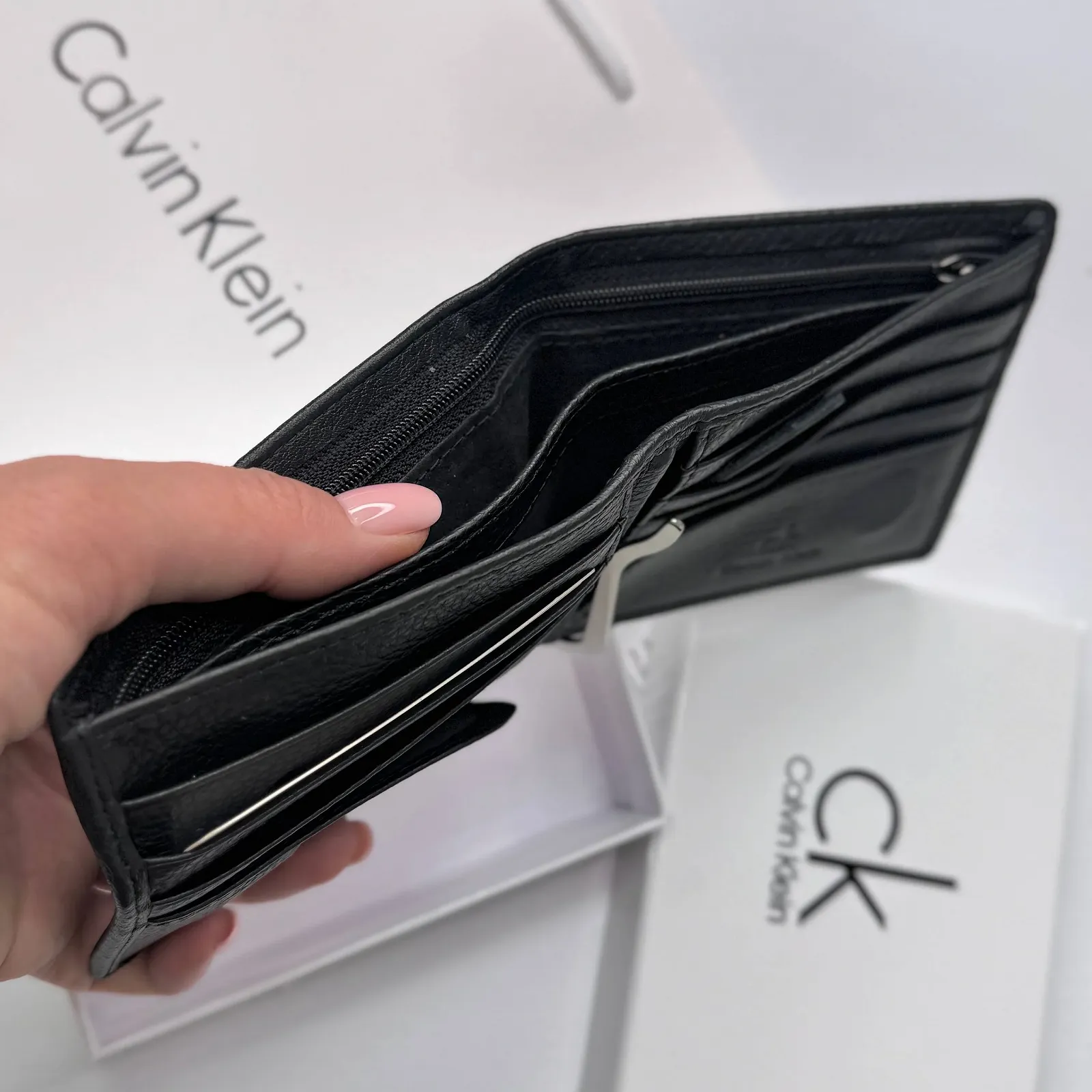Чоловічий гаманець на магніті шкіряний брендовий Calvin Klein у подарунковій упаковці, фото №7 Чоловічий гаманець на магніті шкіряний брендовий Calvin Klein у подарунковій упаковці, фото №7