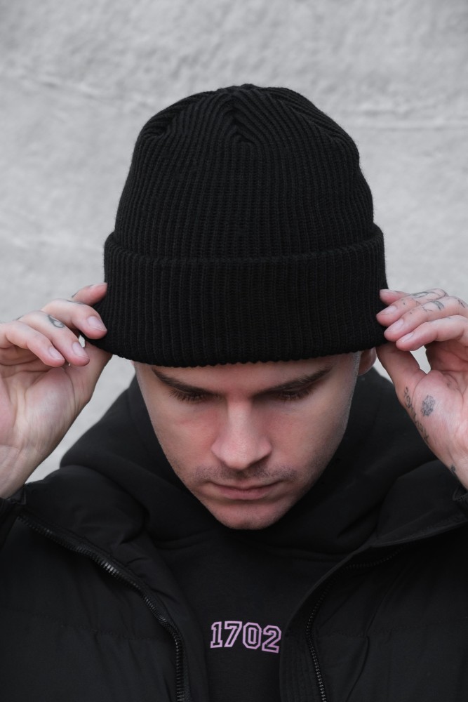 Подовжена трикотажна шапка біні докер Without dominic black, фото №1 Подовжена трикотажна шапка біні докер Without dominic black, фото №1