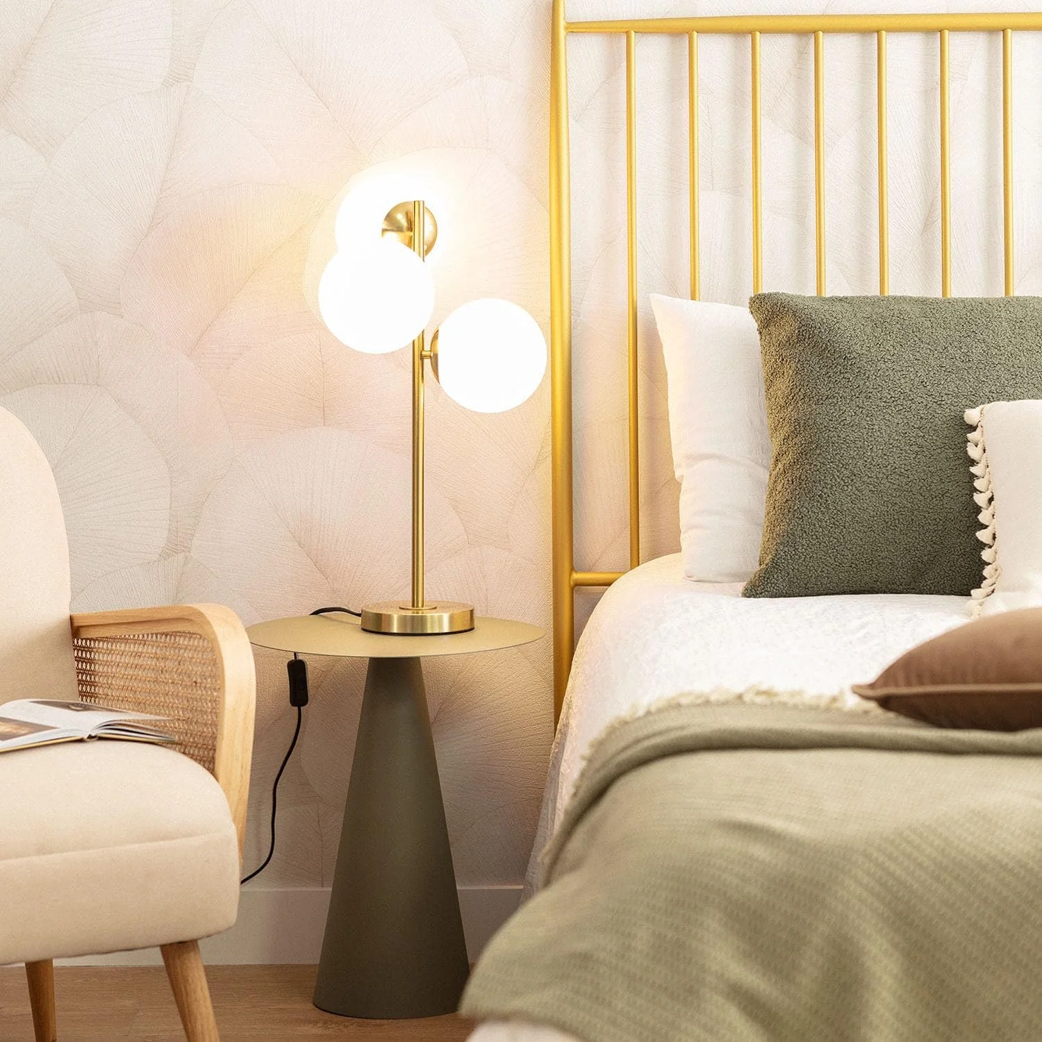 Настільна лампа LEDKIA LIGHTING Moonlight Латунь 3 плафони Метал Скло E27 560 x 340 x 340 мм Золотиста Скляна, фото №6