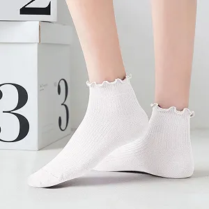 Шкарпетки з оборками d'Alene to, 4 пари, білі synthetic.ua - Фото 1