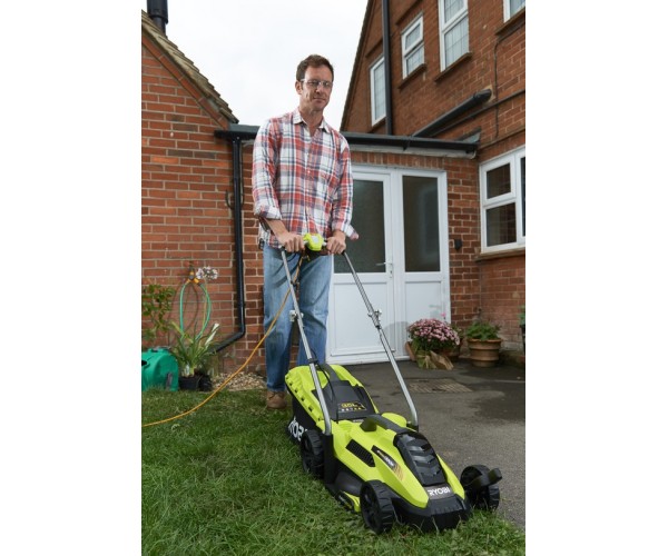 Ryobi Газонокосарка RLM13E33S 1300Вт 33см 35л 20-60мм EasyEdge 9кг, фото №6 Ryobi Газонокосарка RLM13E33S 1300Вт 33см 35л 20-60мм EasyEdge 9кг, фото №6