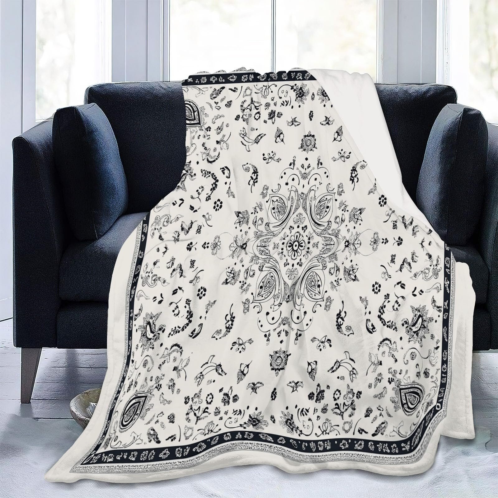 Фланелева Покривало Paisley Bandana Flowers 3D Printed Чорно-білий 180 x 220 см, фото №3 Фланелева Покривало Paisley Bandana Flowers 3D Printed Чорно-білий 180 x 220 см, фото №3