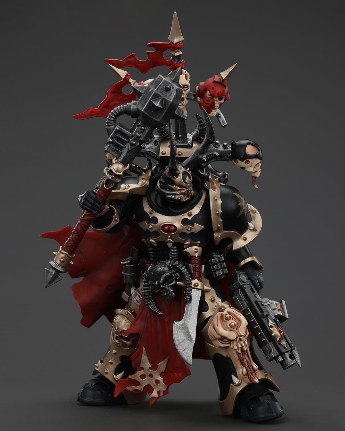 Фигурка JoyToy GW 40K Космические Десантники Хаоса Черного Легиона Избранный Чемпион с Болтером и Силовым Молотом, 1/18, фото №7