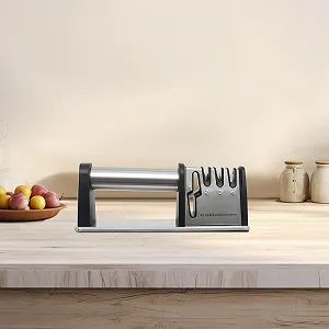 Точило для ножів Classic 3-ступінчаста професійна ручна ергономічна з точилкою для ножиць ціна на synthetic.ua - Фото 1 Точило для ножів Classic 3-ступінчаста професійна ручна ергономічна з точилкою для ножиць synthetic.ua - Фото 1