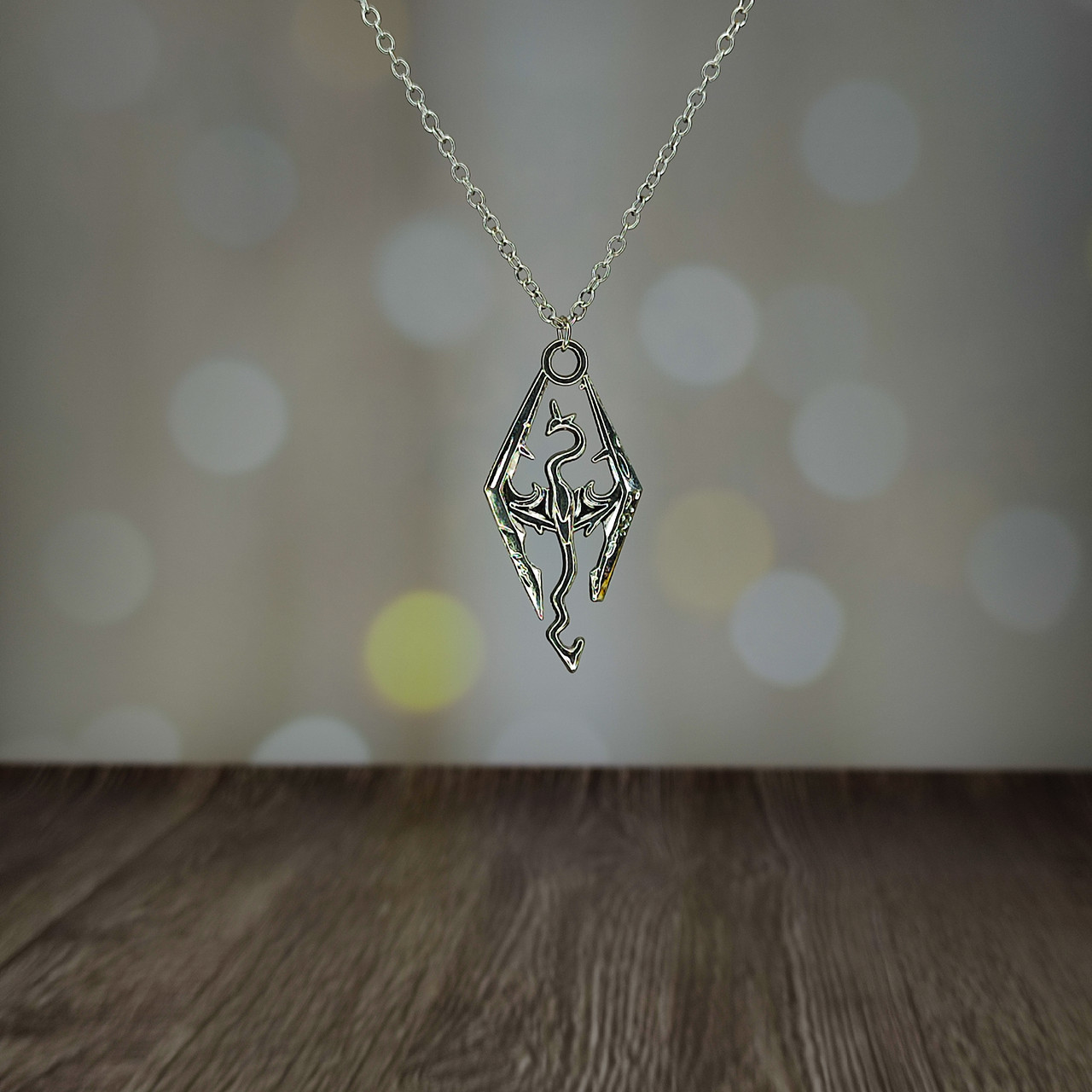 Кулон с драконом Skyrim Скайрим, фото №1 Кулон с драконом Skyrim Скайрим, фото №1