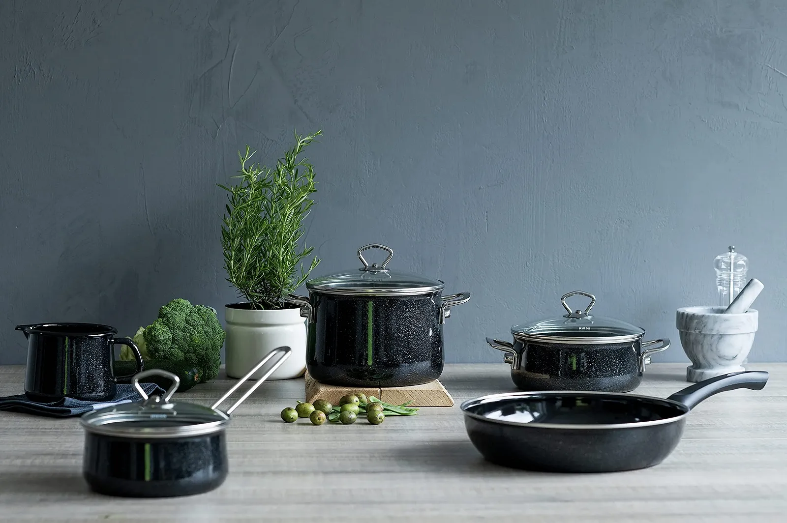 Кастрюля RIESS Nouvelle Black Magic 0707-009 Эмалированная 16 см 1 л для индукции Black, фото №3