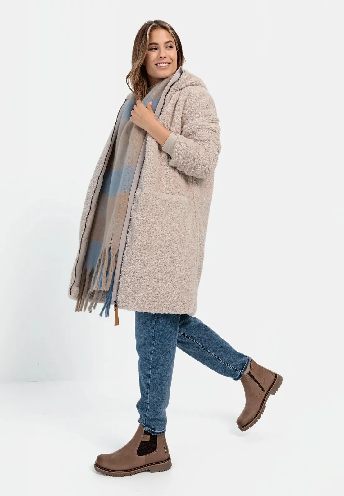 Жіноче пальто з капюшоном Camel Active Plush, фото №4 Жіноче пальто з капюшоном Camel Active Plush, фото №4