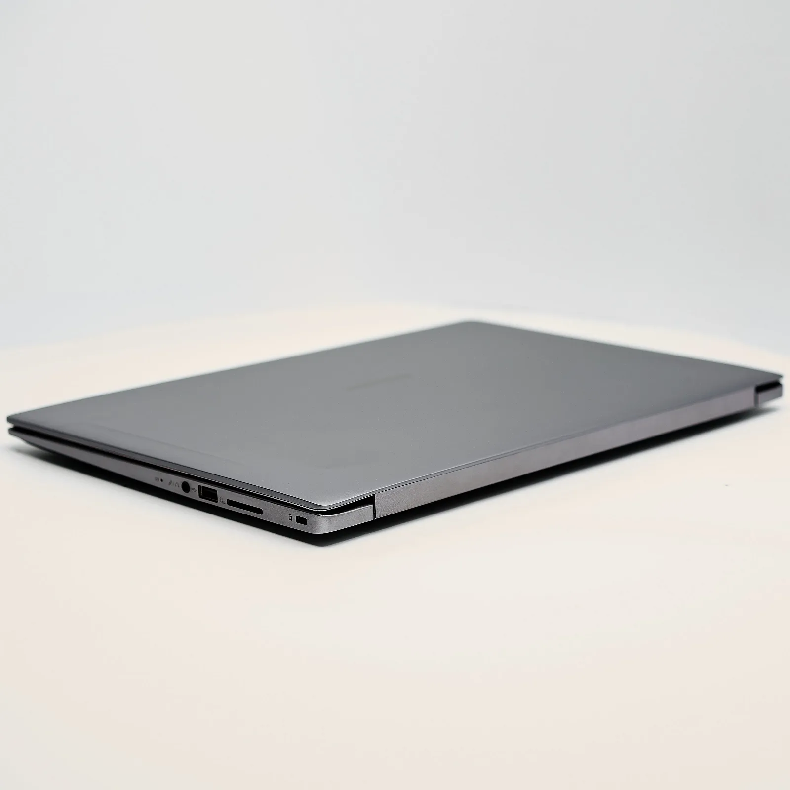 Ноутбук 15.6'' Medion (Lenovo Group) Akoya S6446 | Intel Core i5-8265U | IPS (1920x1080) FullHD | RAM 8 ГБ | SSD 256 ГБ | Nvidia GeForce MX250 | Intel UHD Graphics 620 | Металевий корпус | Ультрабук | Win11 (5019), фото №9