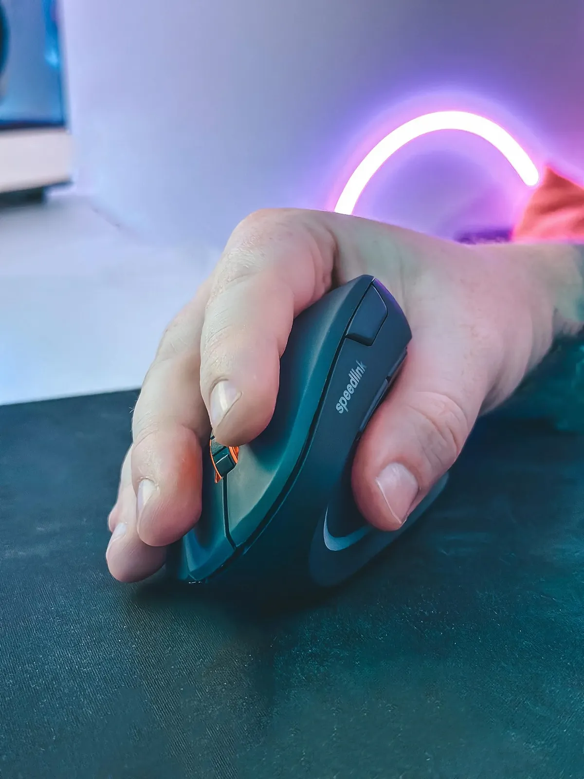 Мышь Speedlink PIAVO PRO RGB Вертикальная Беспроводная Перезаряжаемая Тихая Эргономичная для правой руки до 3200 dpi Черный, фото №8 Мышь Speedlink PIAVO PRO RGB Вертикальная Беспроводная Перезаряжаемая Тихая Эргономичная для правой руки до 3200 dpi Черный, фото №8
