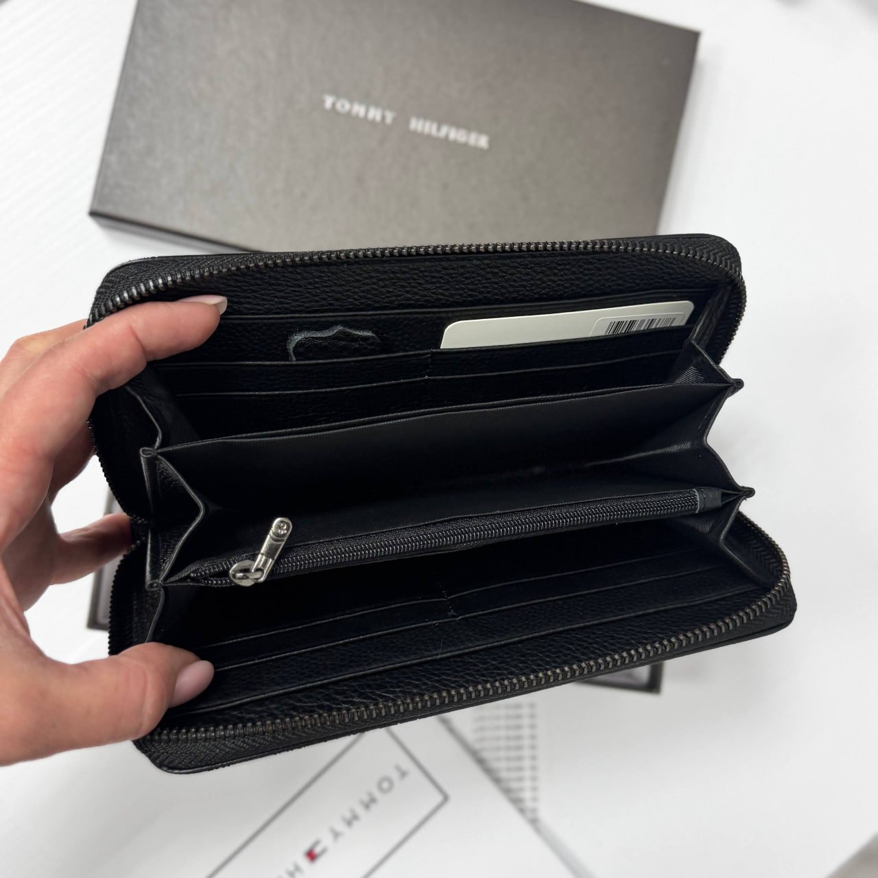 Мужской кошелек клатч на молнии из натуральной кожи Tommy Hilfiger, фото №3 Мужской кошелек клатч на молнии из натуральной кожи Tommy Hilfiger, фото №3