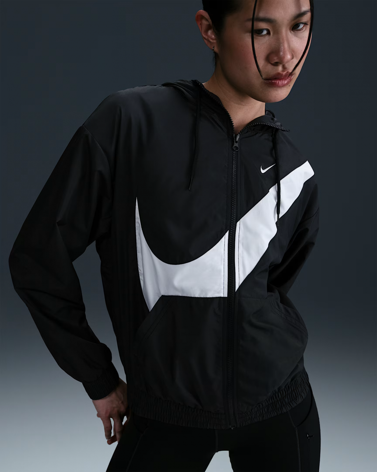 Джемпер W NSW CLSSC WVN UV FZ LOGO JKT HM8971-010 Nike L, фото №1