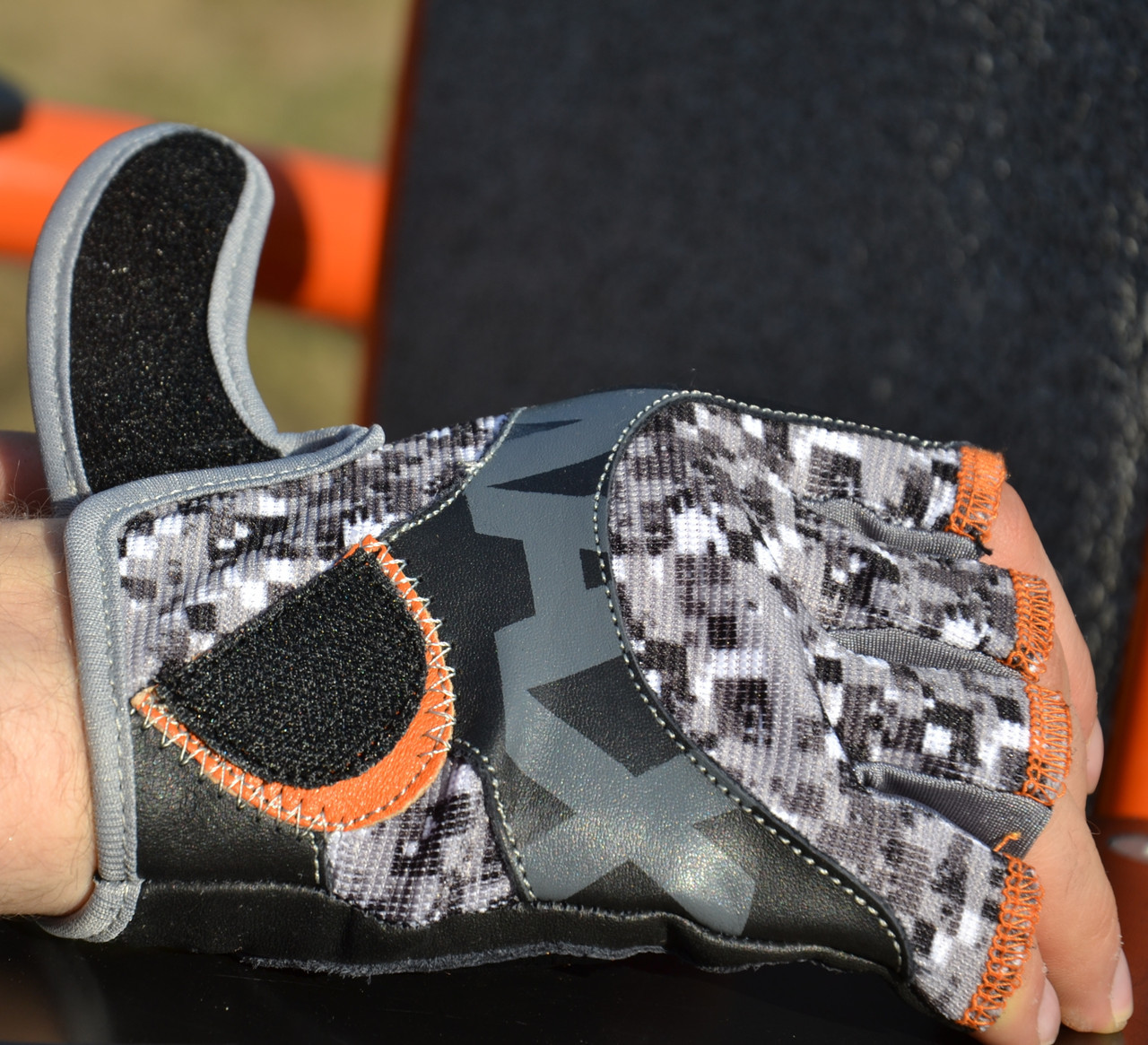 Рукавички для фітнесу MadMax MFG-831 Mti 83.1 Grey/Digital Camo XL, фото №8 Рукавички для фітнесу MadMax MFG-831 Mti 83.1 Grey/Digital Camo XL, фото №8