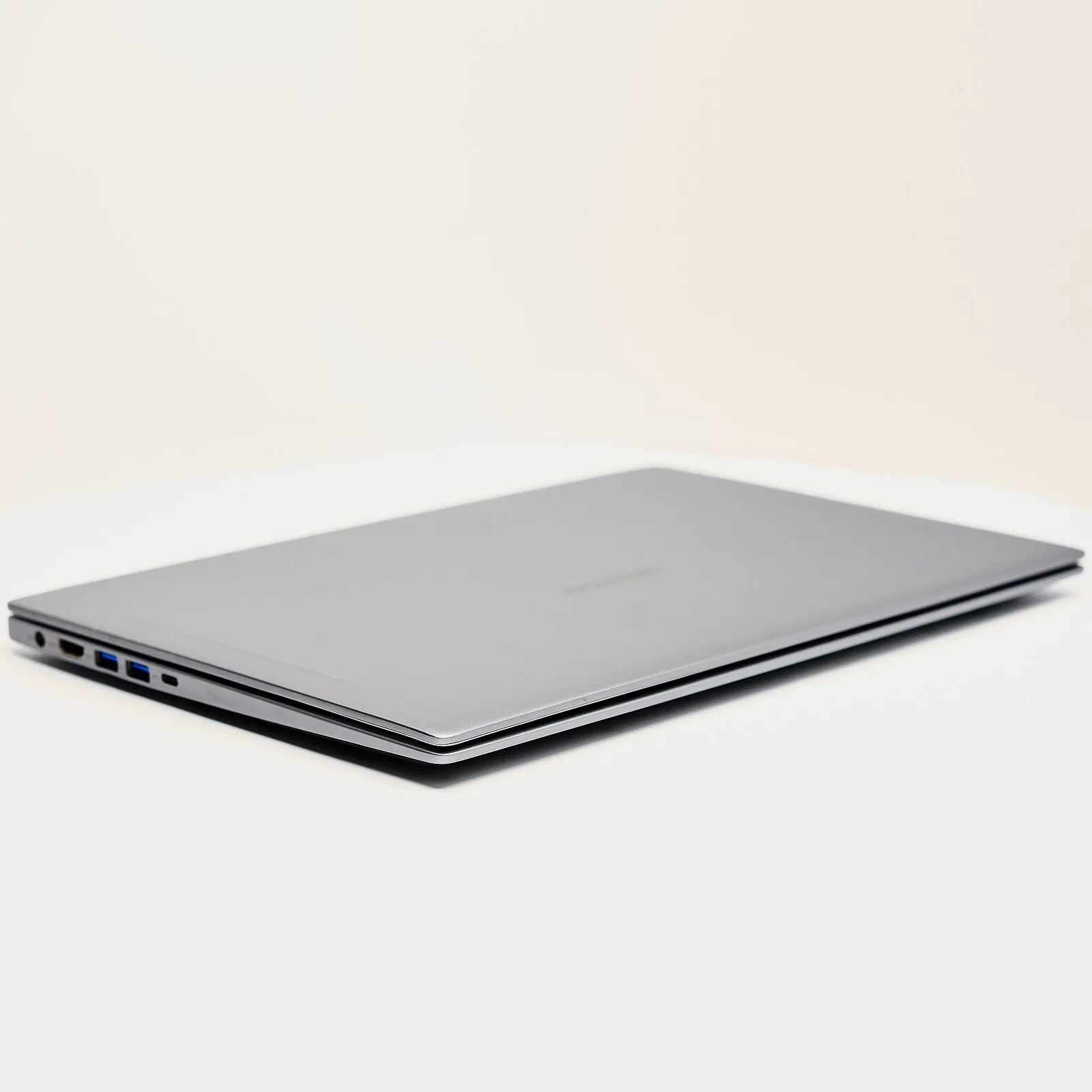 Ноутбук 15.6'' Medion (Lenovo Group) Akoya P15645 | Intel Core i7-8565U | IPS (1920x1080) FullHD | RAM 8 ГБ | SSD 256 ГБ | Nvidia GeForce MX250 | Intel UHD Graphics 620 | Металевий корпус | Win11 (4970), фото №6