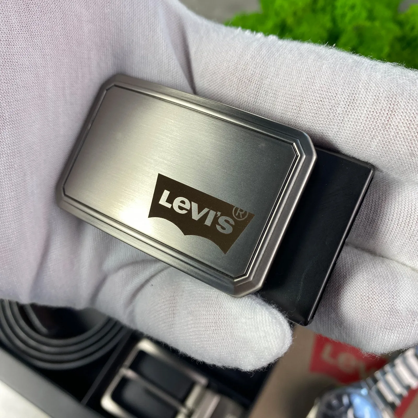 Подарунковий набір зі шкіряним ремнем Levis і двома змінними пряжками Левіс, фото №6 Подарунковий набір зі шкіряним ремнем Levis і двома змінними пряжками Левіс, фото №6