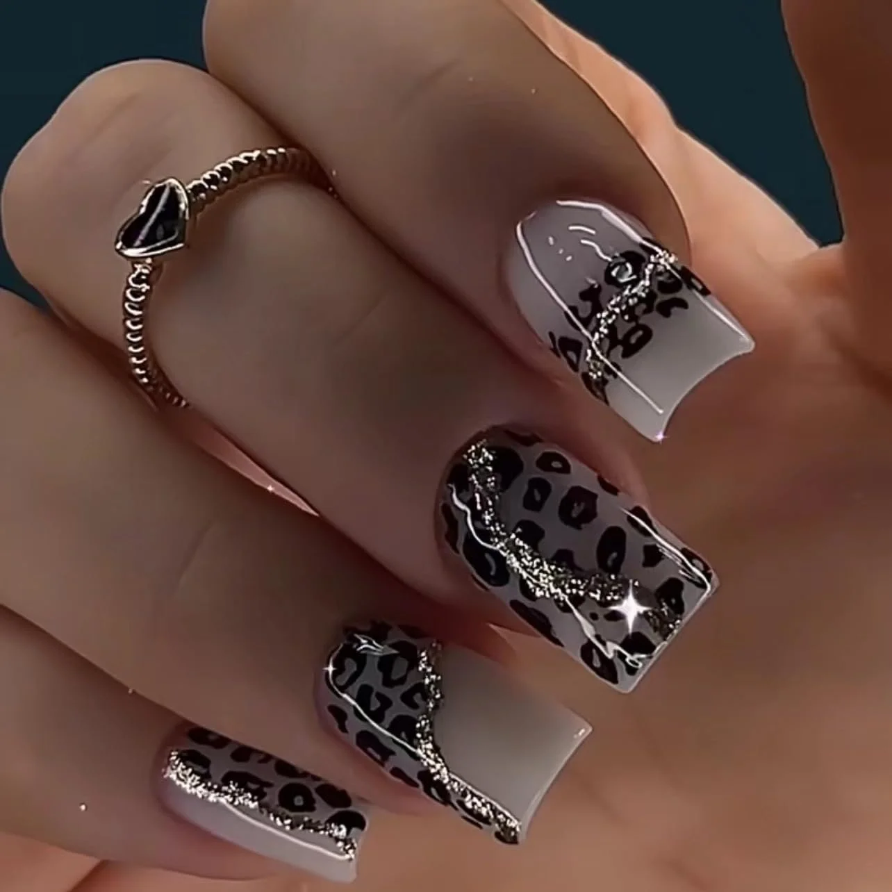 Накладні нігті GlamRays Short Square Black Leopard Shiny Smooth Adhesive Full Perimeter Acrylic, 24 шт. Black Leopard, фото №1