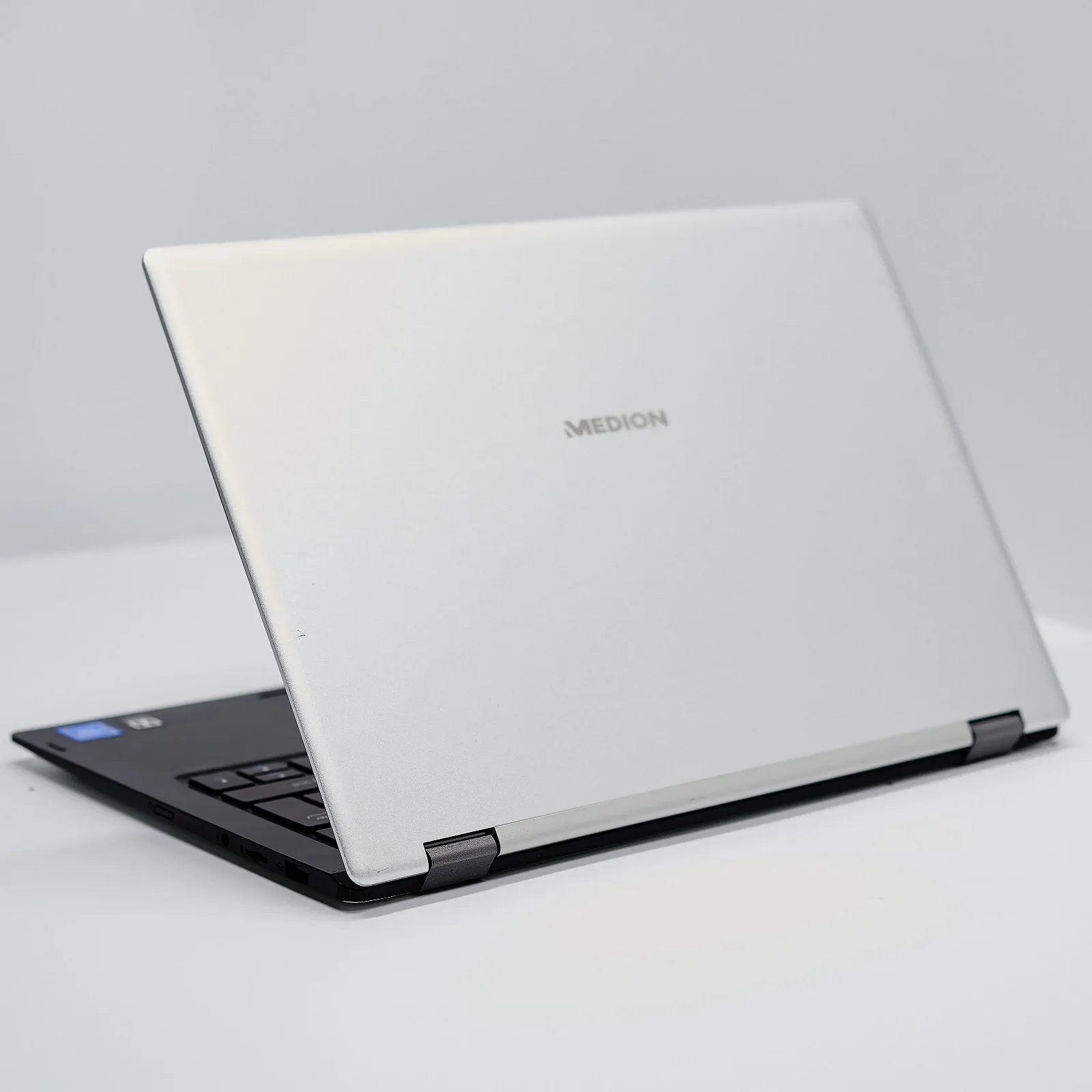 Ноутбук-планшет 13,3" Medion (Lenovo Group) E3221 Intel RAM 4 ГБ SSD 128 ГБ + eMMc 64 ГБ Трансформер Win10, фото №3