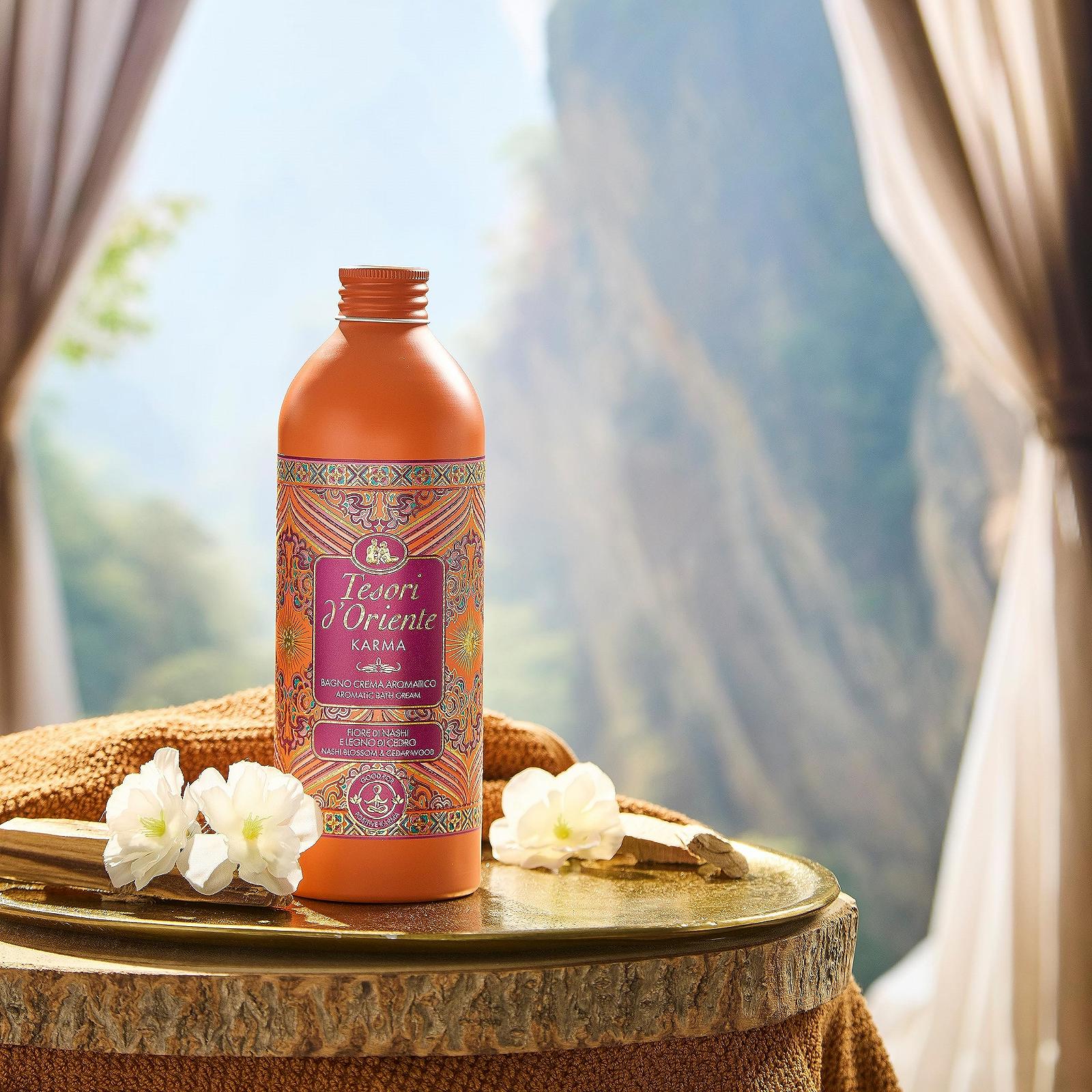 Піна для ванн Tesori d'Oriente Karma З квітковими нотами наші та кедрового дерева 500 мл, фото №4