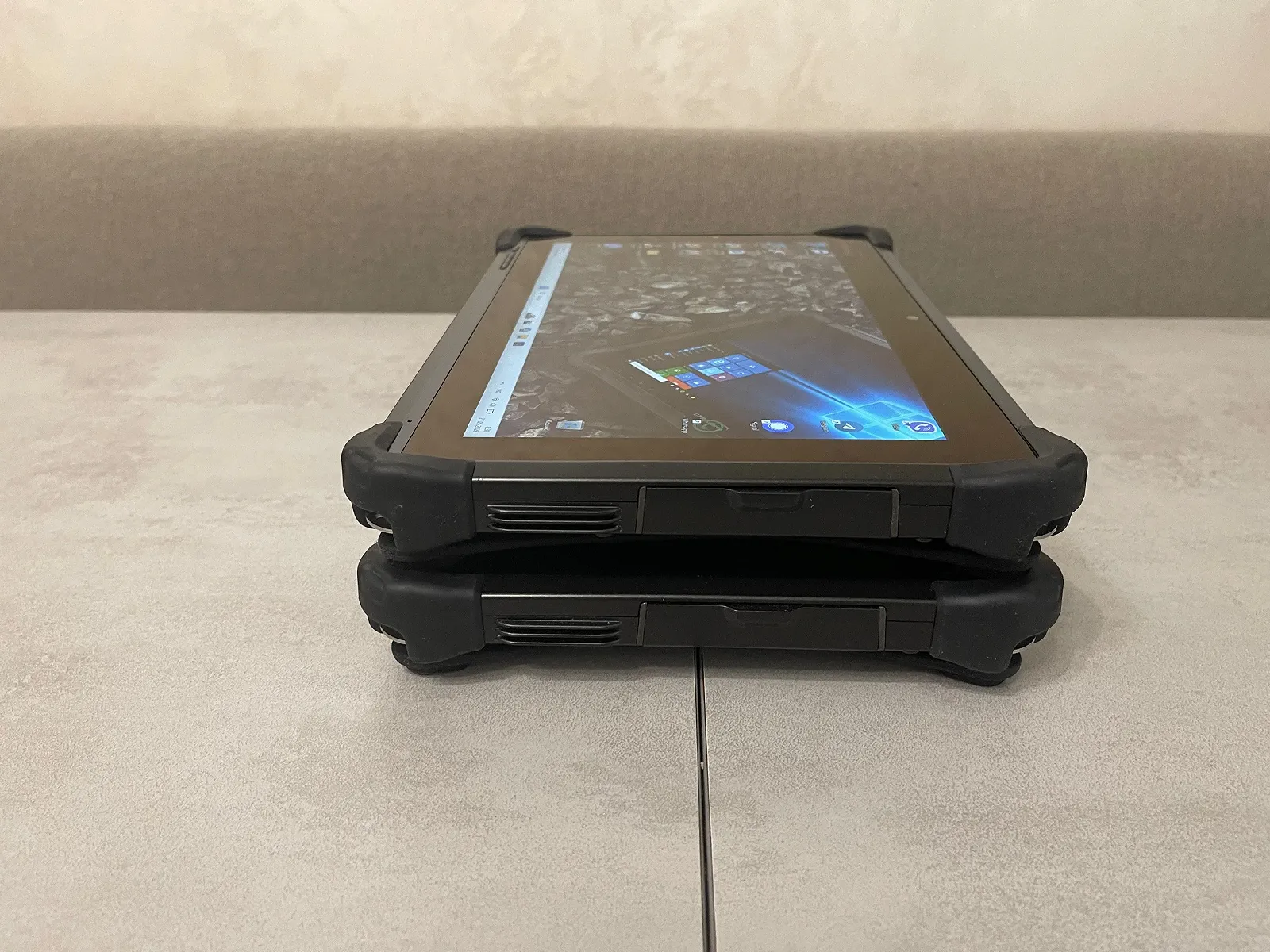 Защищенный планшет DT Research DT311T 11,6" FHD IPS i5-8250U 16 ГБ 256 ГБ Пассивное бесшумное охлаждение, фото №7 Защищенный планшет DT Research DT311T 11,6" FHD IPS i5-8250U 16 ГБ 256 ГБ Пассивное бесшумное охлаждение, фото №7