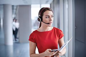 Бездротова стерео накладна гарнітура Jabra Evolve 65, сертифікована для Microsoft, з тривалим терміном роботи акумулятора, USB Bluetooth адаптер, чорний synthetic.ua - Фото 1