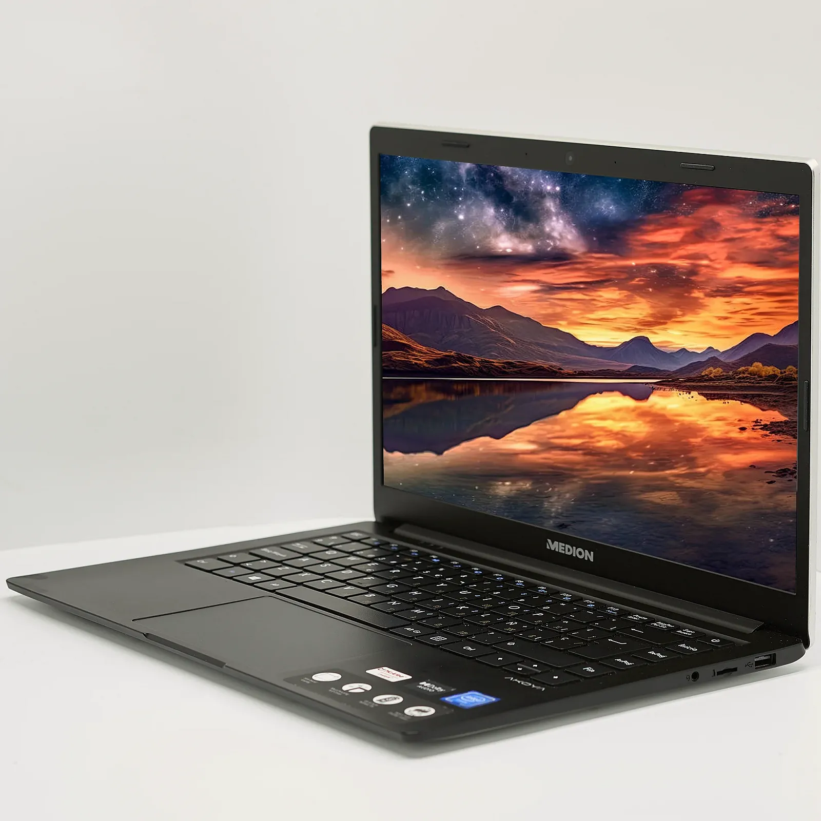 Ноутбук 14" Medion (Lenovo Group) Akoya E4251 Intel RAM 4 ГБ SSD 128 ГБ Метал Ультрабук Win10, фото №3