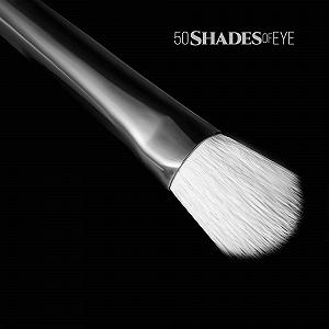 Кисть Clavier 50 shades of eye 239C для точных работ на глазах и линии ресниц, для нанесения теней, длина 163 мм, головка кисти 20 мм, деревянная ручка 99 мм, металлическая крышка 40 мм synthetic.ua - Фото 1