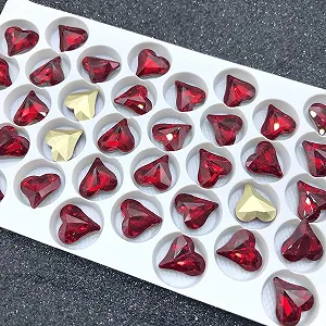 Стрази Reize, кристали великі кручені стрази у формі серця, загострене дно, 100 штук, 12 x 13 мм (червоний) - Фото 1