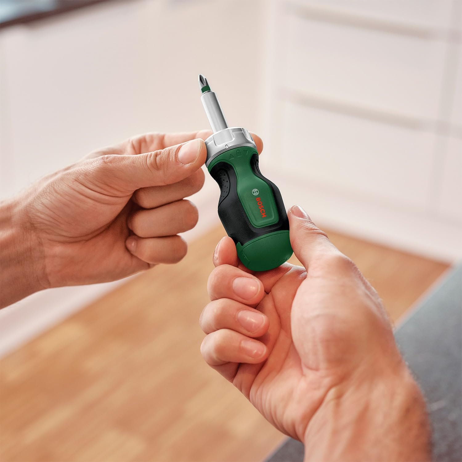 Отвертка-трещотка Bosch Stubby с магазином бит 6 предметов PH2, SL5, TX25, HEX3/4/5 компактная магнитная, фото №2 Отвертка-трещотка Bosch Stubby с магазином бит 6 предметов PH2, SL5, TX25, HEX3/4/5 компактная магнитная, фото №2