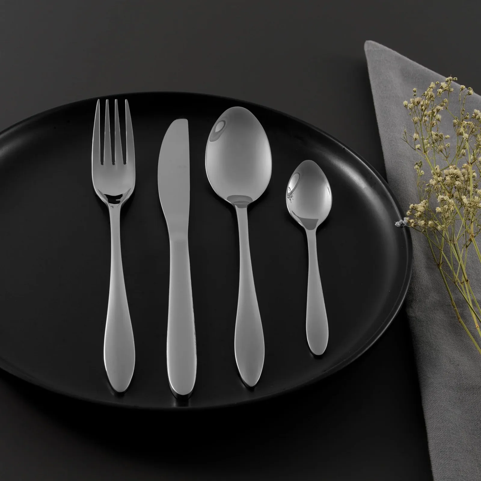 Набір столових приборів Russell Hobbs Cologne на 4 персони, 16 предметів (виделки, ножі, ложки), полірована нержавіюча сталь 18/10, фото №4 Набір столових приборів Russell Hobbs Cologne на 4 персони, 16 предметів (виделки, ножі, ложки), полірована нержавіюча сталь 18/10, фото №4