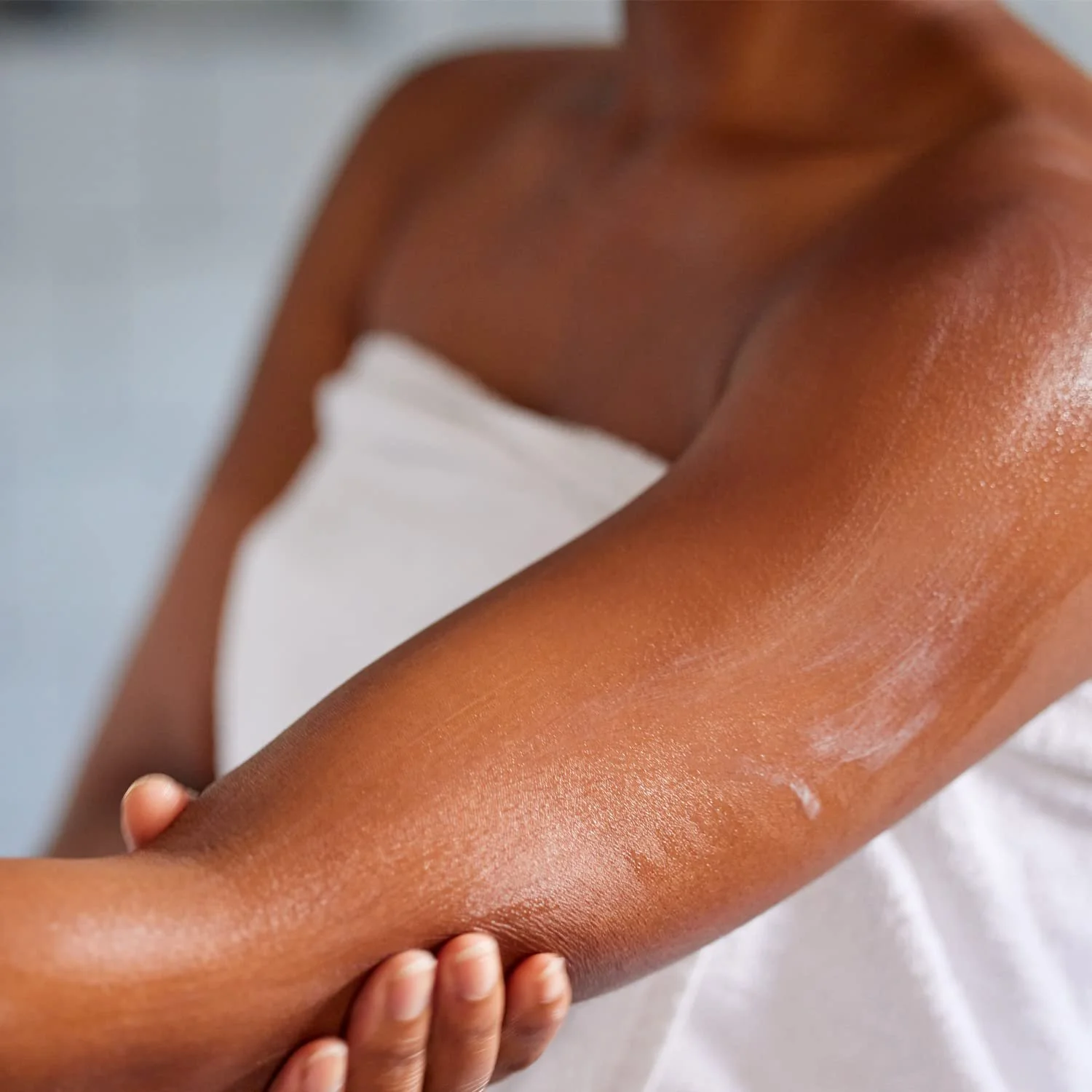 Лосьйон для тіла Bi-Oil Зволожуючий 2-фазний лосьйон для тіла з олією Vegan 175 мл, фото №4 Лосьйон для тіла Bi-Oil Зволожуючий 2-фазний лосьйон для тіла з олією Vegan 175 мл, фото №4