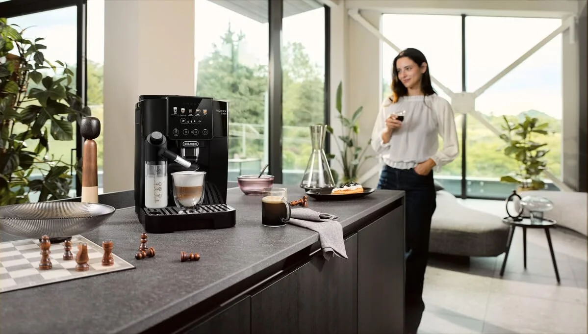 Кавомашина автоматична De'Longhi Magnifica Start ECAM220.91.B з системою LatteCrema для автоматичного капучино, 5 кнопок прямого набору, панель управління Soft Touch, функція x2, чорна, фото №5 Кавомашина автоматична De'Longhi Magnifica Start ECAM220.91.B з системою LatteCrema для автоматичного капучино, 5 кнопок прямого набору, панель управління Soft Touch, функція x2, чорна, фото №5