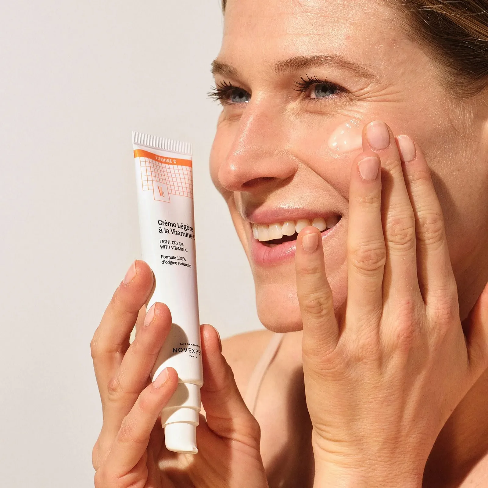 Легкий денний крем NOVEXPERT Vitamin C антиоксидантний гіалуроновий антивіковий 40 мл, фото №3 Легкий денний крем NOVEXPERT Vitamin C антиоксидантний гіалуроновий антивіковий 40 мл, фото №3