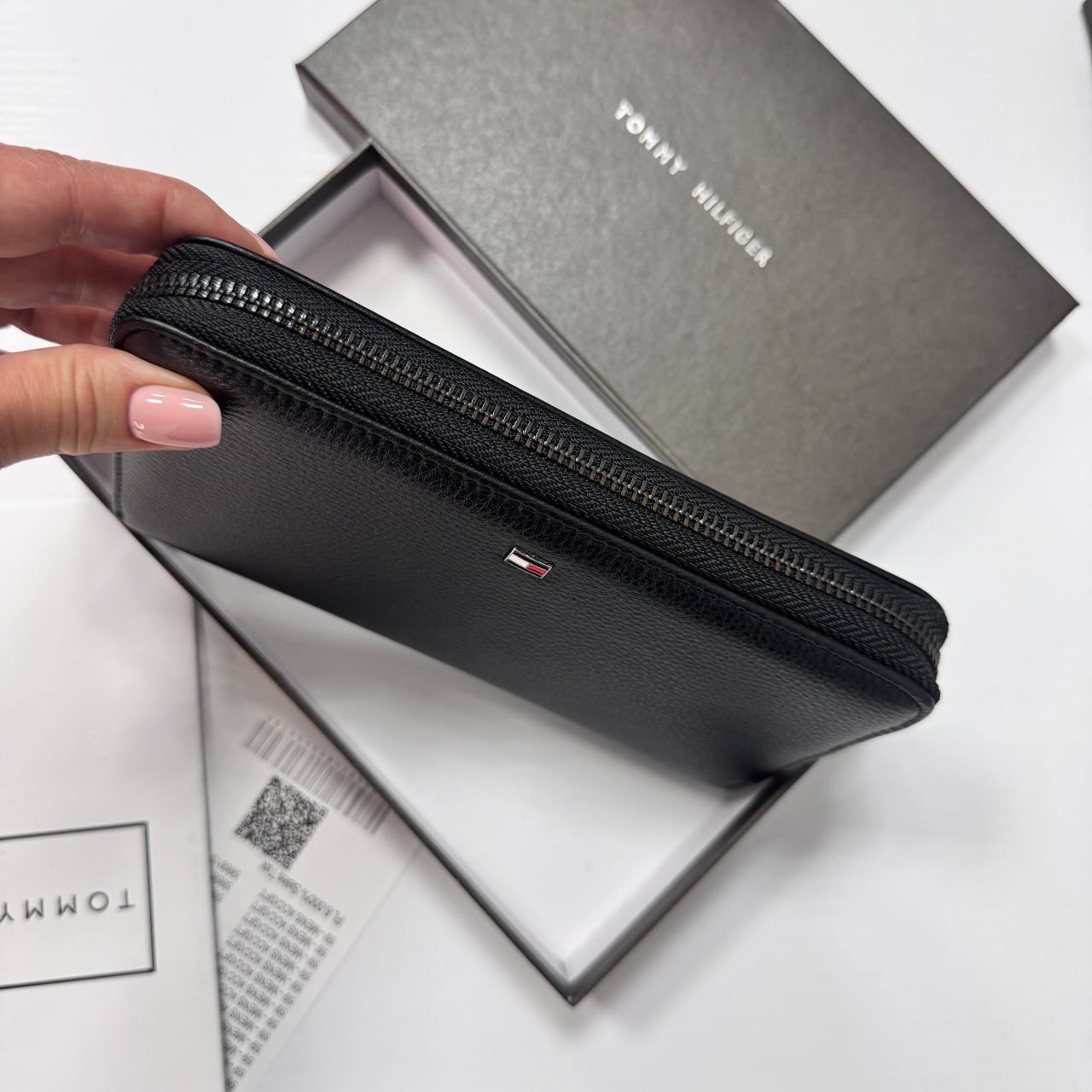 Мужской кошелек клатч на молнии из натуральной кожи Tommy Hilfiger, фото №4 Мужской кошелек клатч на молнии из натуральной кожи Tommy Hilfiger, фото №4