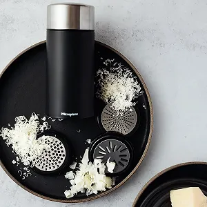 Универсальная терка Microplane Stainless Steel с крышкой synthetic.ua - Фото 1