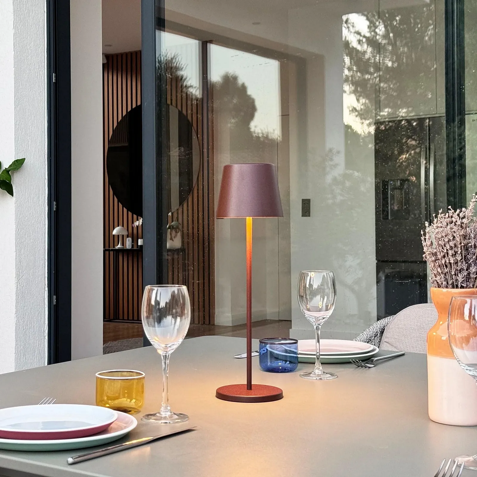 Настільна LED лампа Kelly Vintage Touch Wireless 38 см із зарядною платформою Набір 6 шт. Біла, фото №6