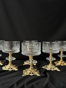 Креманка скляна на золотій ніжці, святкова сервіровка столу - Фото 1