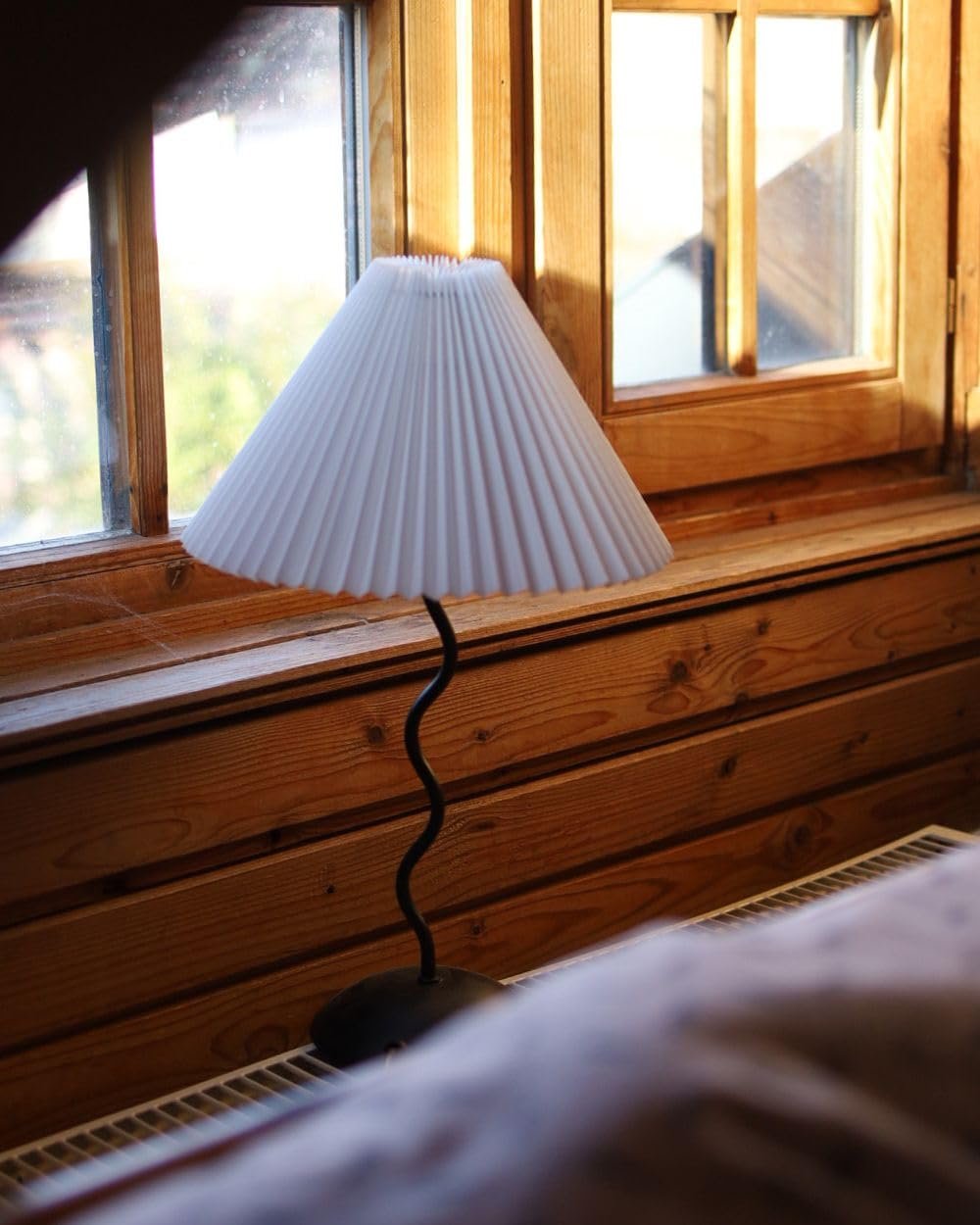 Настільна лампа Beliani Jikawo металева основа хвиляста плісирований плафон конусоподібна чорна, фото №9