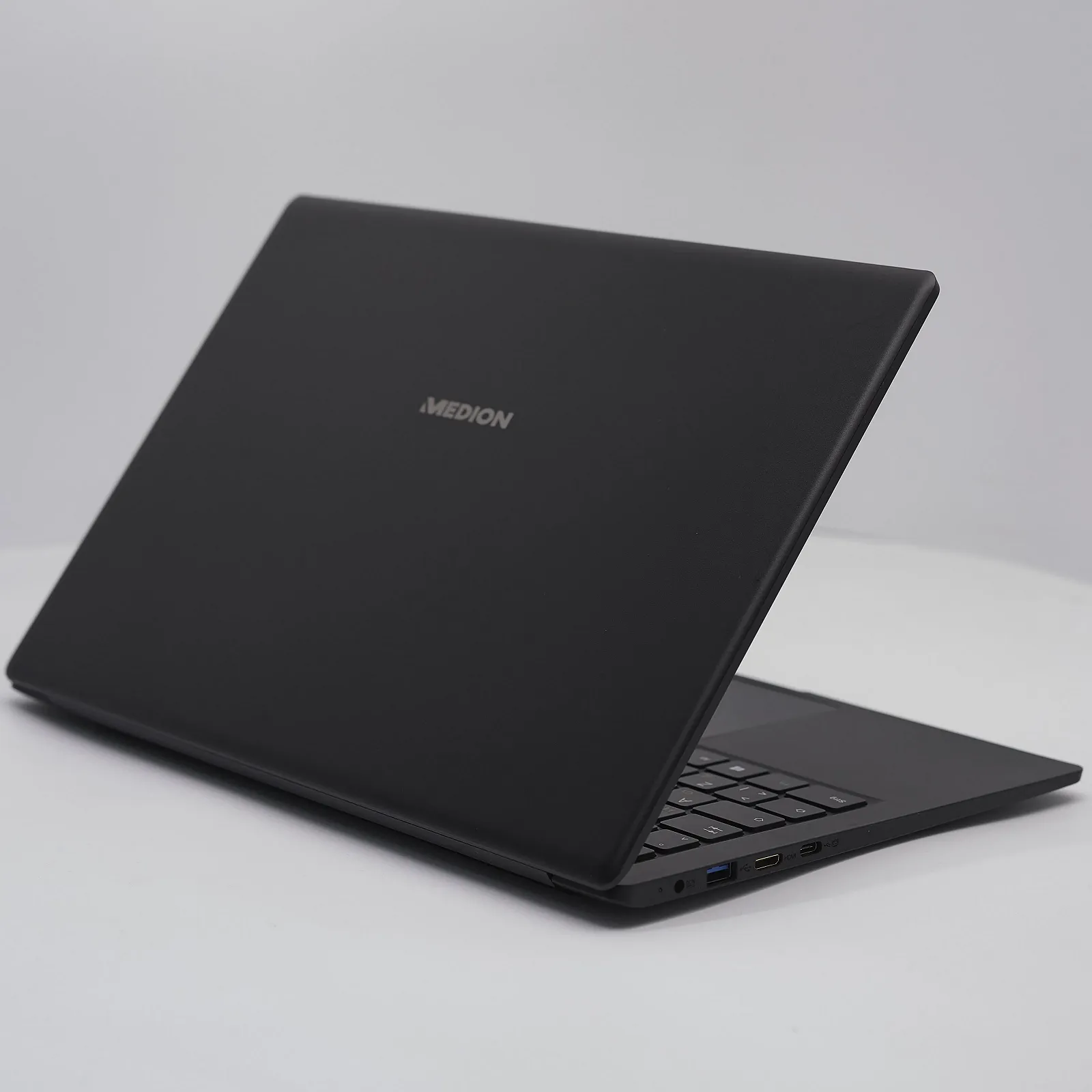 Ноутбук 14" Medion (Lenovo Group) Akoya E4251 | Чотириядерний Intel | RAM DDR4 4 ГБ | SSD 128 ГБ + eMMC 64 ГБ | Intel Graphics | Металевий корпус | Ультрабук | AKБ до 8 годин | Win10 б/в (5110), фото №4